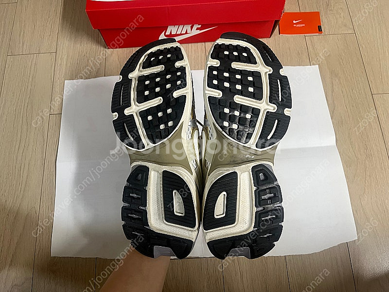 나이키 V2K 런 화이트 메탈릭 HJ7245-100(2...--8
