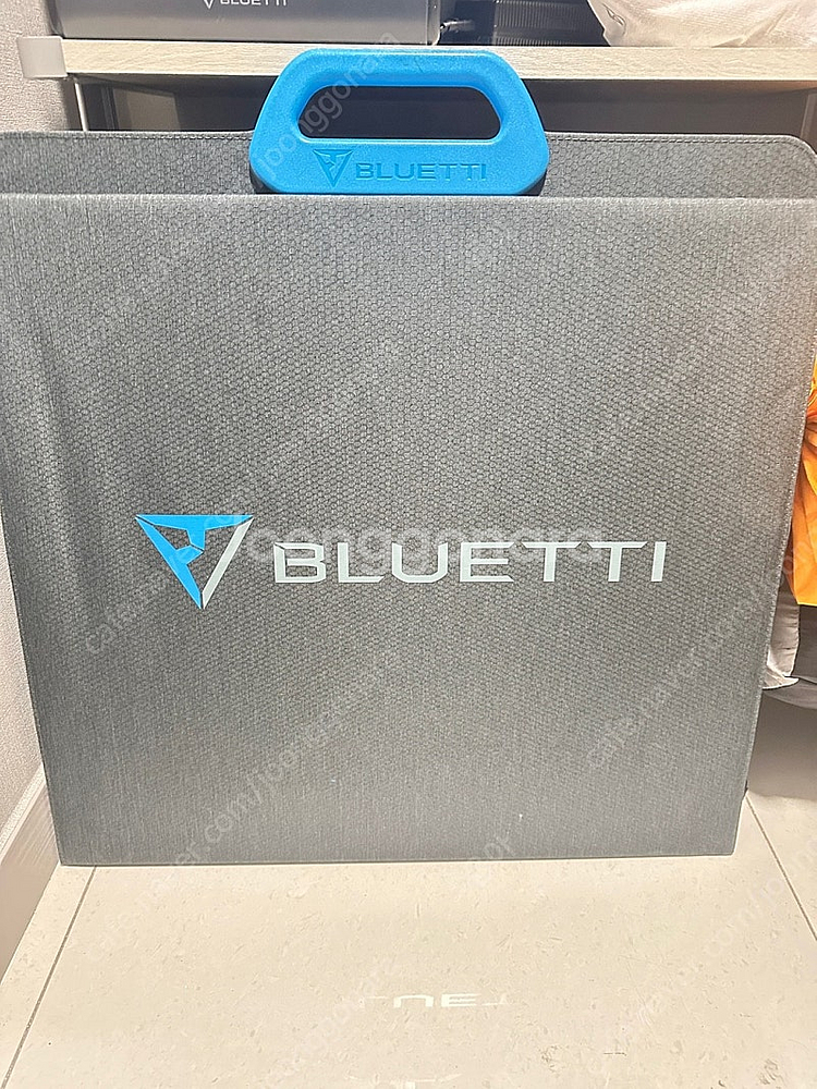 블루에티 태양광 패널 200W (2회사용) 판매합니다.--0