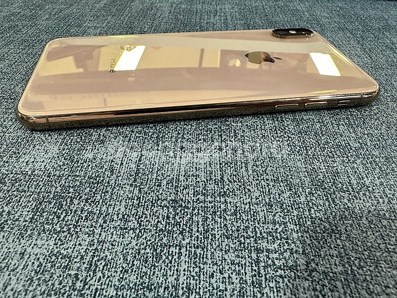 (SSS등급) 아이폰XS MAX 64G 골드 배터리 80% 깨끗한폰 30만원 판매해요--4