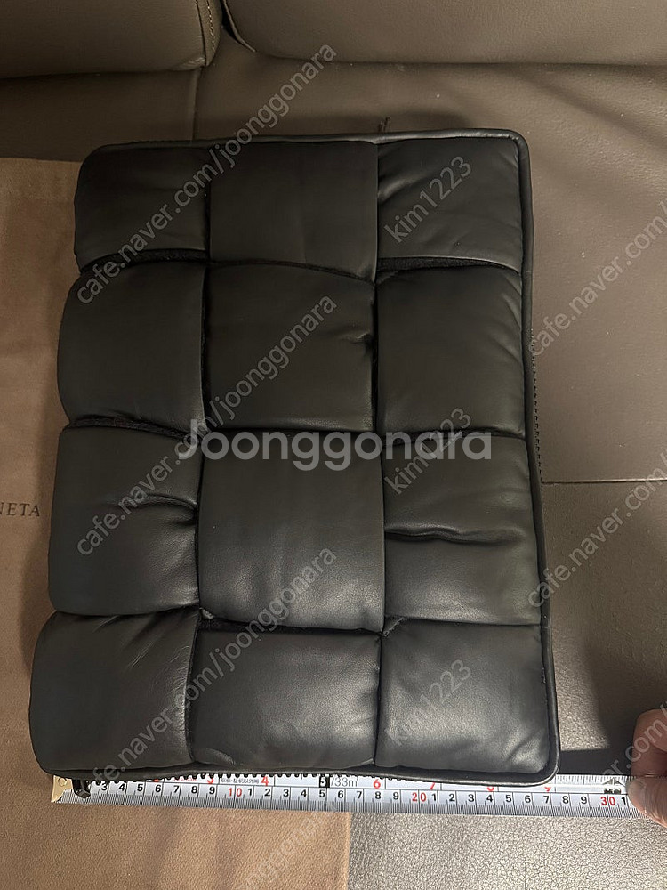 보테가 베네타. 패딩 클러치 (새상품) (68만원)--8
