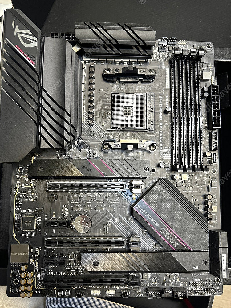 ASUS ROG STRIX B550-XE--2
