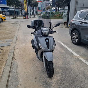 24년 4월 출고 9XX km 신차급 메들리 125cc 팝니다. 무꿍 무슬립 무사고 [순정 탑박스, 파브리 숏 스크린]