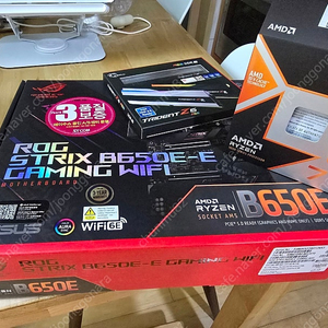 9800X3D + B650E-E STRIX + G.SKILL DDR5-8000 CL38 16X2 팝니다.