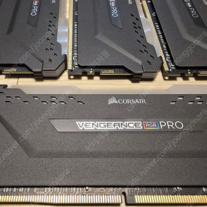 커세어 VENGEANCE RGB PRO DDR4 3200MHz 64G (16Gx4)