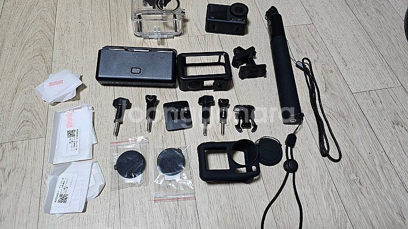 액션캠 dji 오즈모 액션4 어드벤처 콤보 S급--3