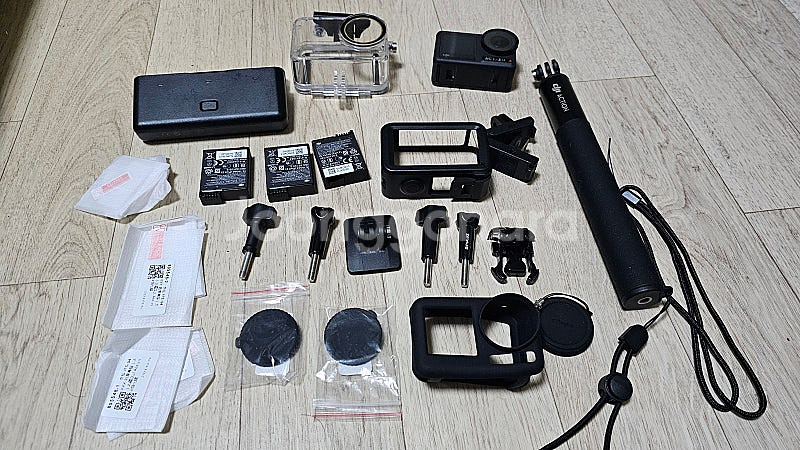 액션캠 dji 오즈모 액션4 어드벤처 콤보 S급--4