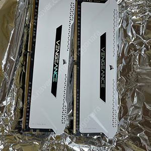 DDR4 램 커세어 벤전스 3600 cl18 16기가 2개