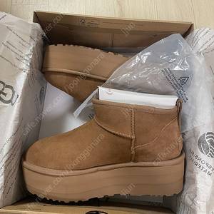 UGG 클래식 울트라 미니 플랫폼 체스트넛 US3