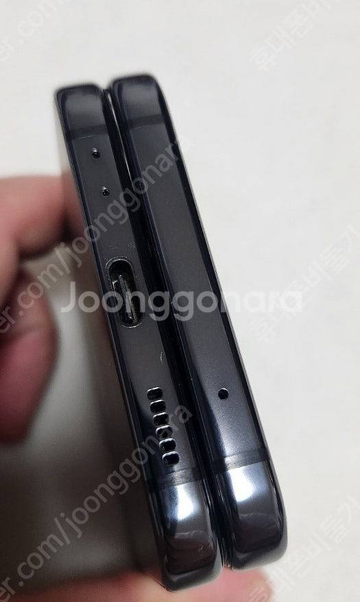 삼성 갤럭시 Z플립4 256기가 그래파이트 상태좋은 휴...--4