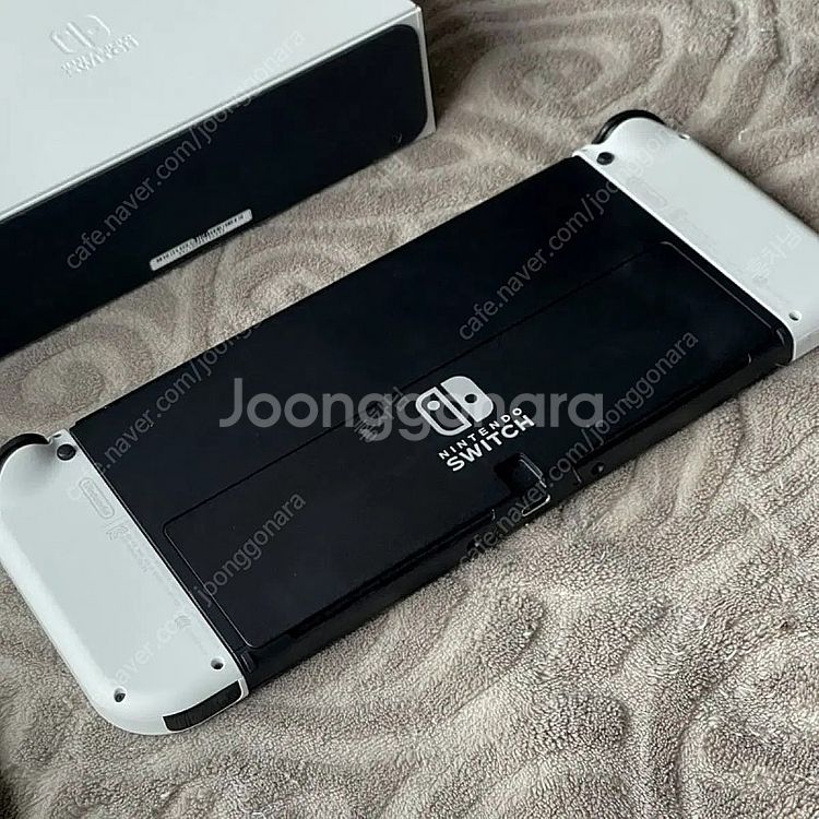 닌텐도 스위치 OLED 화이트 모델입니다--2