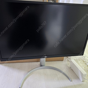 LG 울트라HD 모니터 27UP550N 피벗기능