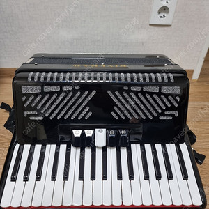 리베라 2, 34건반 72 베이스 아코디언 팝니다. R2A-72B34K-BK