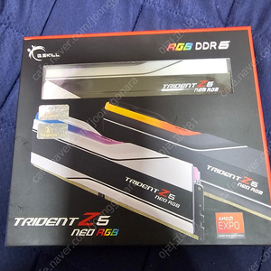 .SKILL DDR5 6000 CL30 TRIDENT Z5 NEO RGB 화이트 패키지 64GB 팝니다