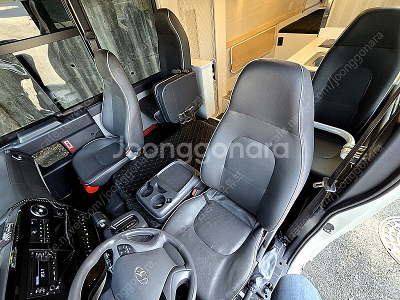 22년식 뉴카운티초장축6인승캠핑카(오토,인산철1200A...--8