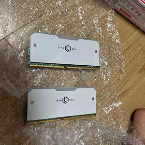 삼성전자 ddr4 25600 3200 (화이트 rgb방열판 포함) 16기가 2개