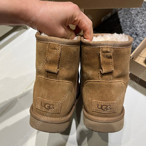 미국 UGG 사이드로고 250 US8