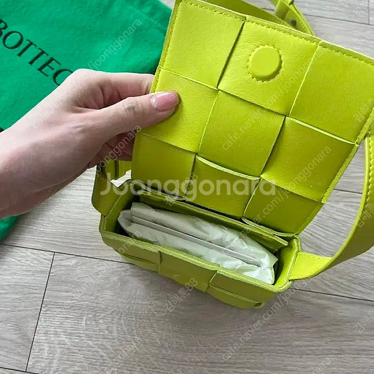 보테가베네타정품미니카세트백애시드키위(거의새상품)--3