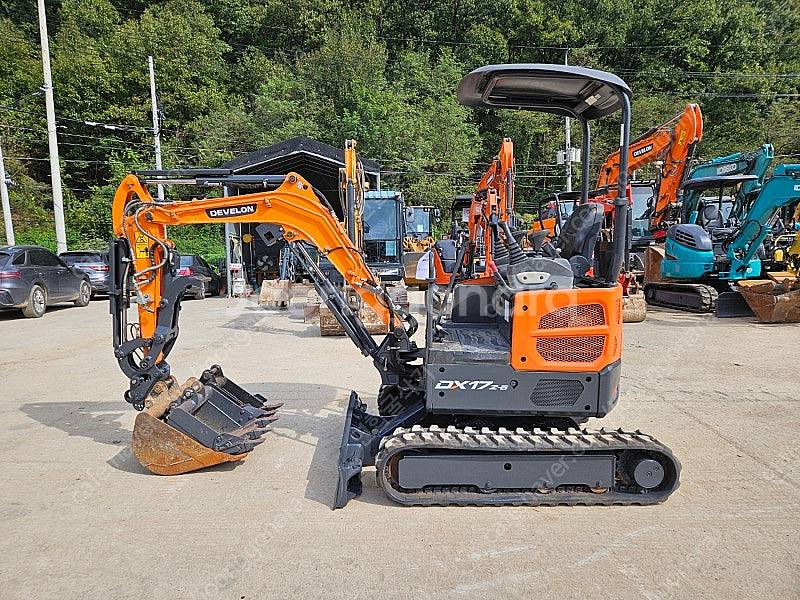 중고미니굴삭기 두산 DX17 코끼리집게 2021년식 중...--1
