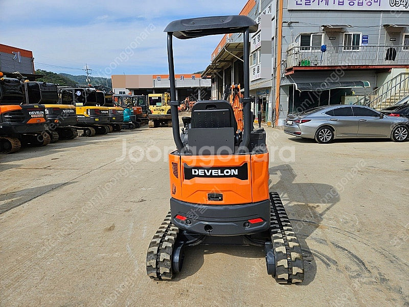 중고미니굴삭기 두산 DX17 코끼리집게 2021년식 중...--3