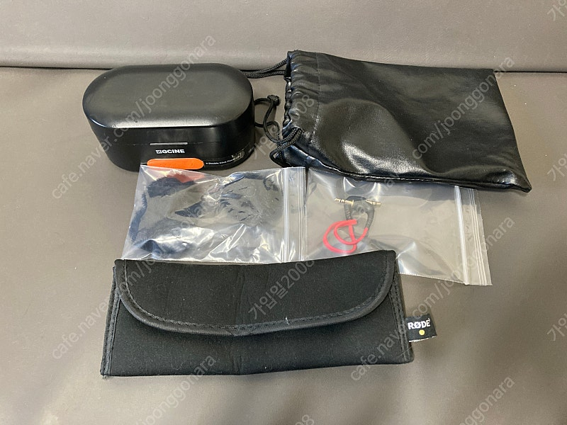 로데 와이어리스 고2 무선마이크 (충전기 포함) 18만원--6