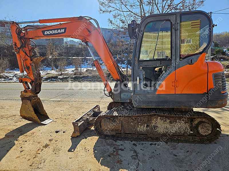 중고굴삭기 두산 DX55 중고포크레인 12년식 코끼리집...--1