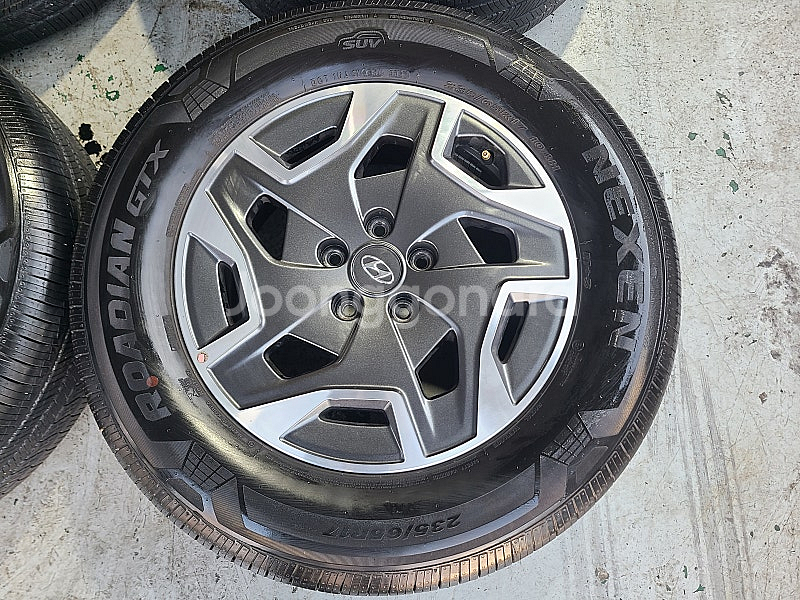 $ 임판 싼타페 하이브리드 17인치 휠타이어 235 65 17인치--2