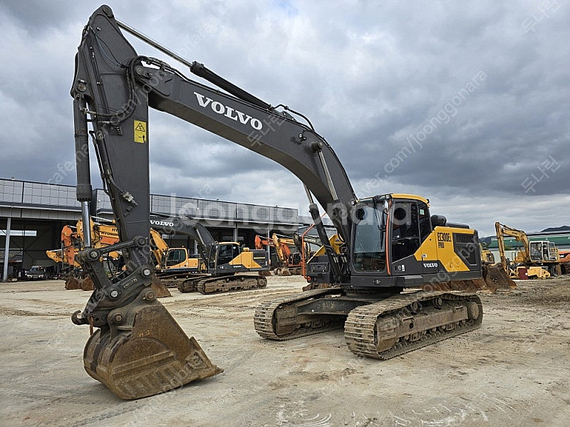 볼보 EC300E 2020년식 가동8천 10 궤도형 중...--0