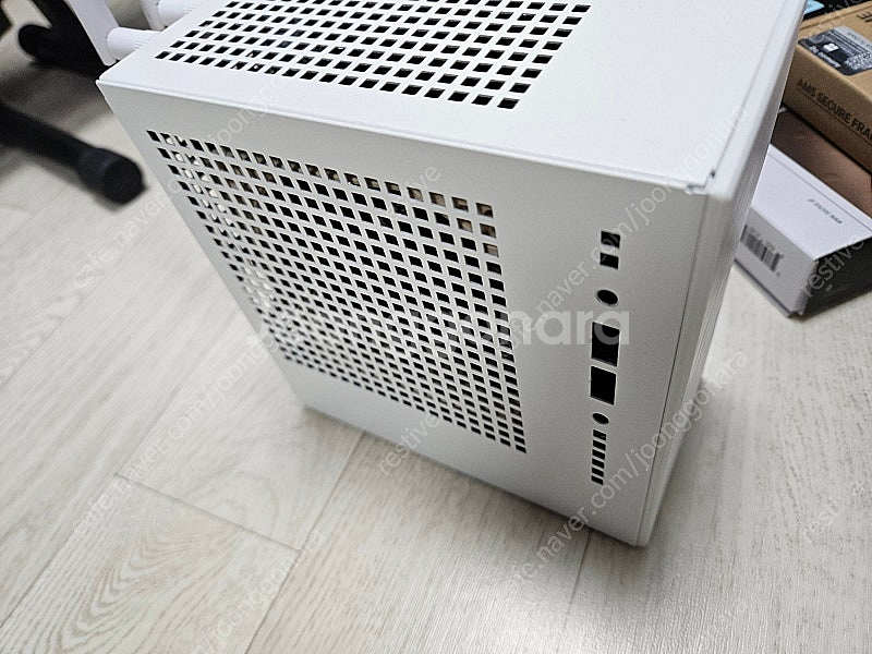 deskmini x600 화이트 8700G 풀옵션 판매...--1