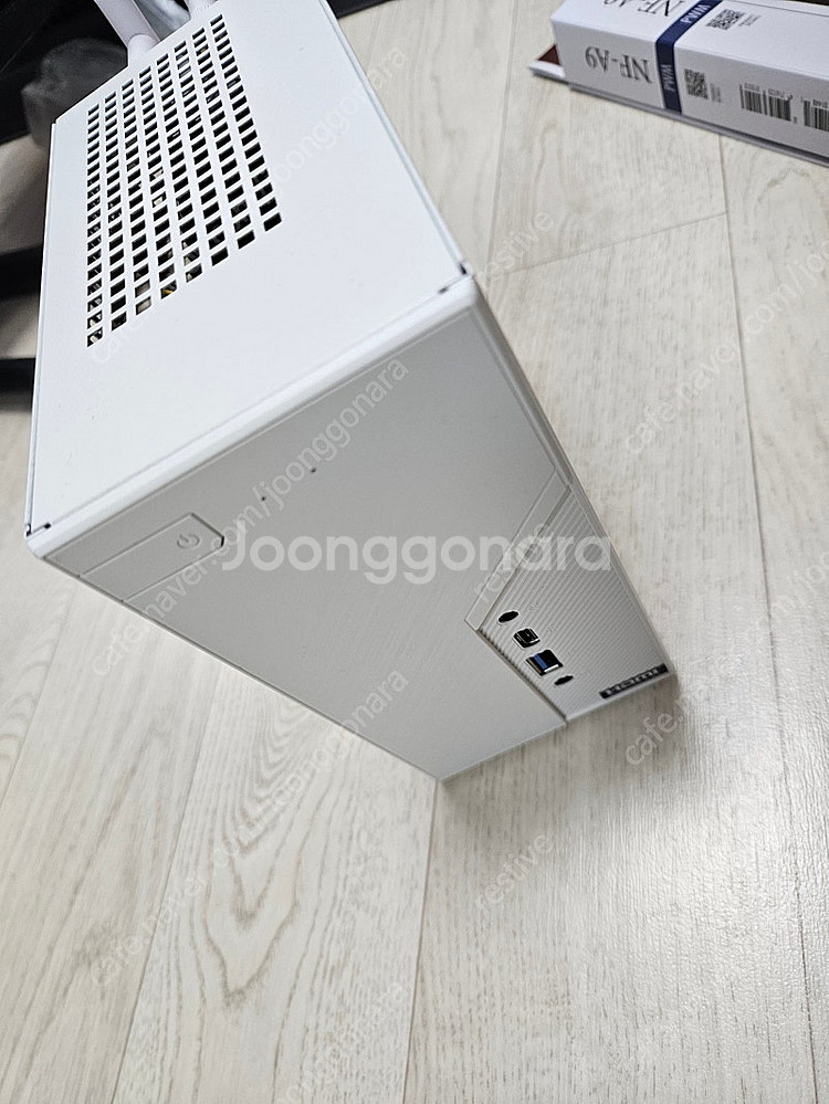 deskmini x600 화이트 8700G 풀옵션 판매...--2