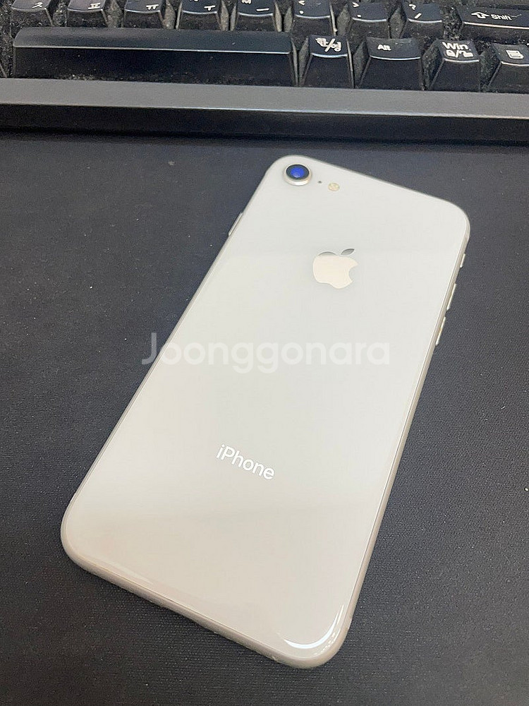 아이폰8 실버 64GB 상태좋은 중고13만팝니다.--0