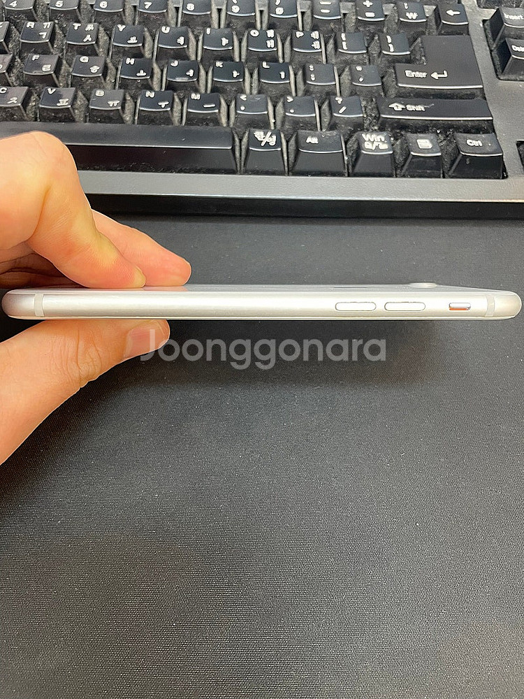 아이폰8 실버 64GB 상태좋은 중고13만팝니다.--7