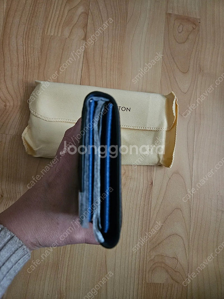 루이비통 여성장지갑입니다--1