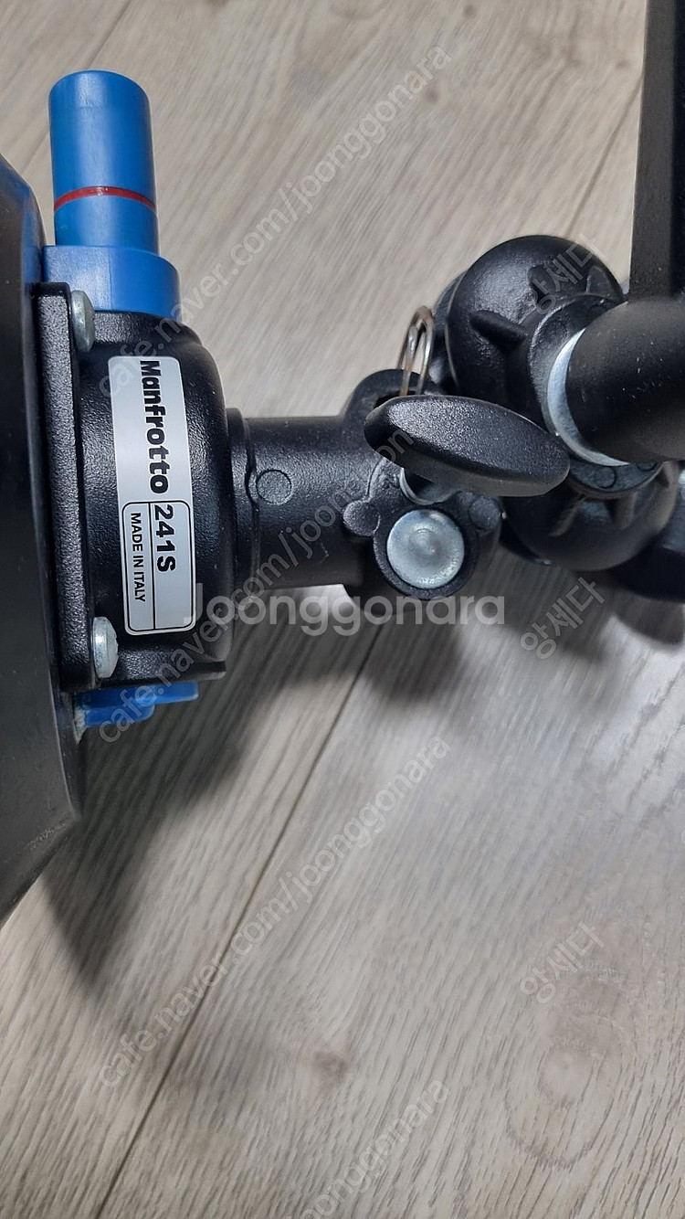 흡착식 카메라 거치대 Manfrotto 펌프 컵 241--2