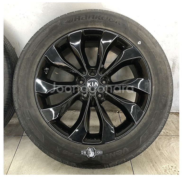 더뉴쏘렌토 19인치 블랙 중고 휠타이어 235/55R1...--1
