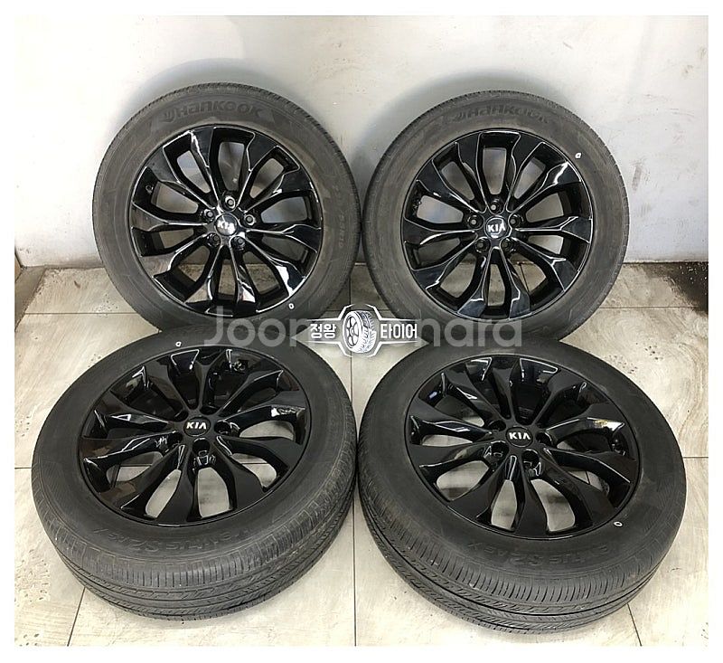 더뉴쏘렌토 19인치 블랙 중고 휠타이어 235/55R1...--0