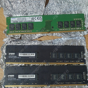 DDR4 3200 16 2개 8 1개