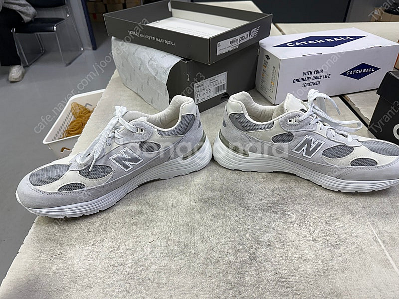 뉴발란스 992 화이트실버 290사이즈--6