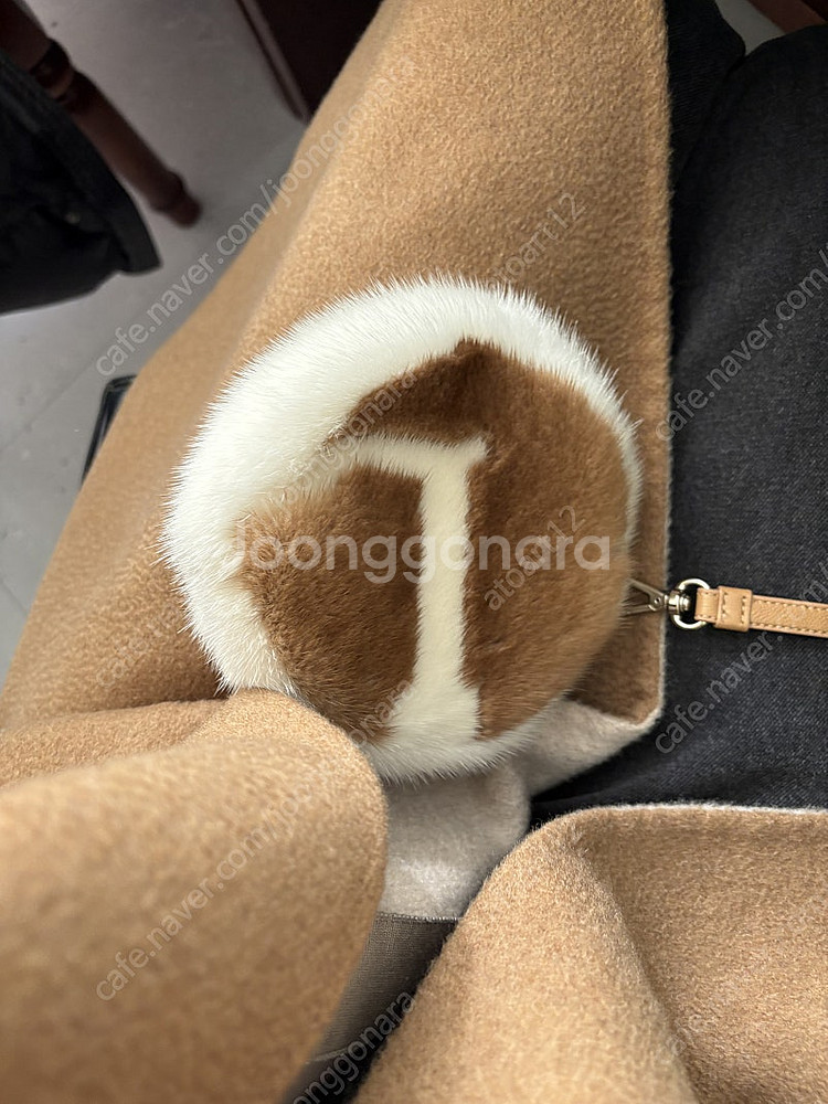 한섬 latt 밍크퍼 파우치 새제품급(정가495000원...--0