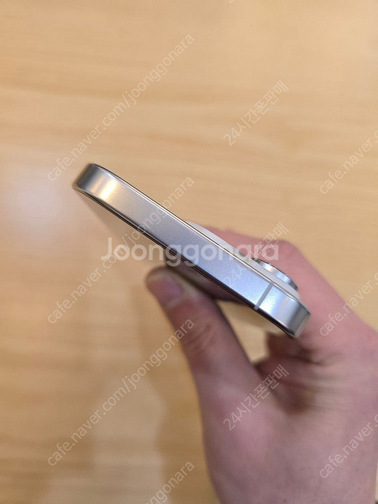 아이폰16프로화이트티타늄256gb 자급제단순개봉미사용판...--2