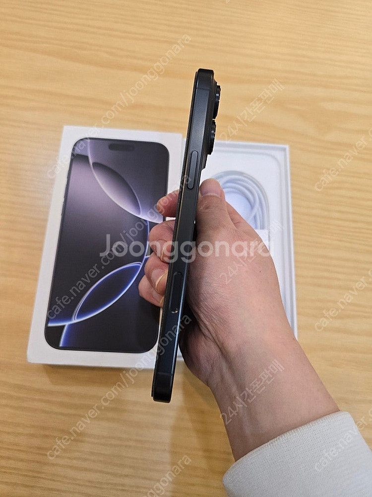 아이폰16프로맥스블랙티타늄256gb 자급제폰판매합니다--6