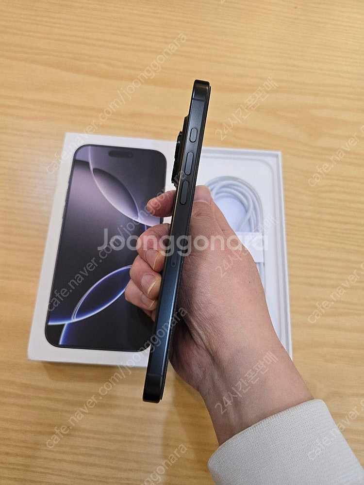 아이폰16프로맥스블랙티타늄256gb 자급제폰판매합니다--4