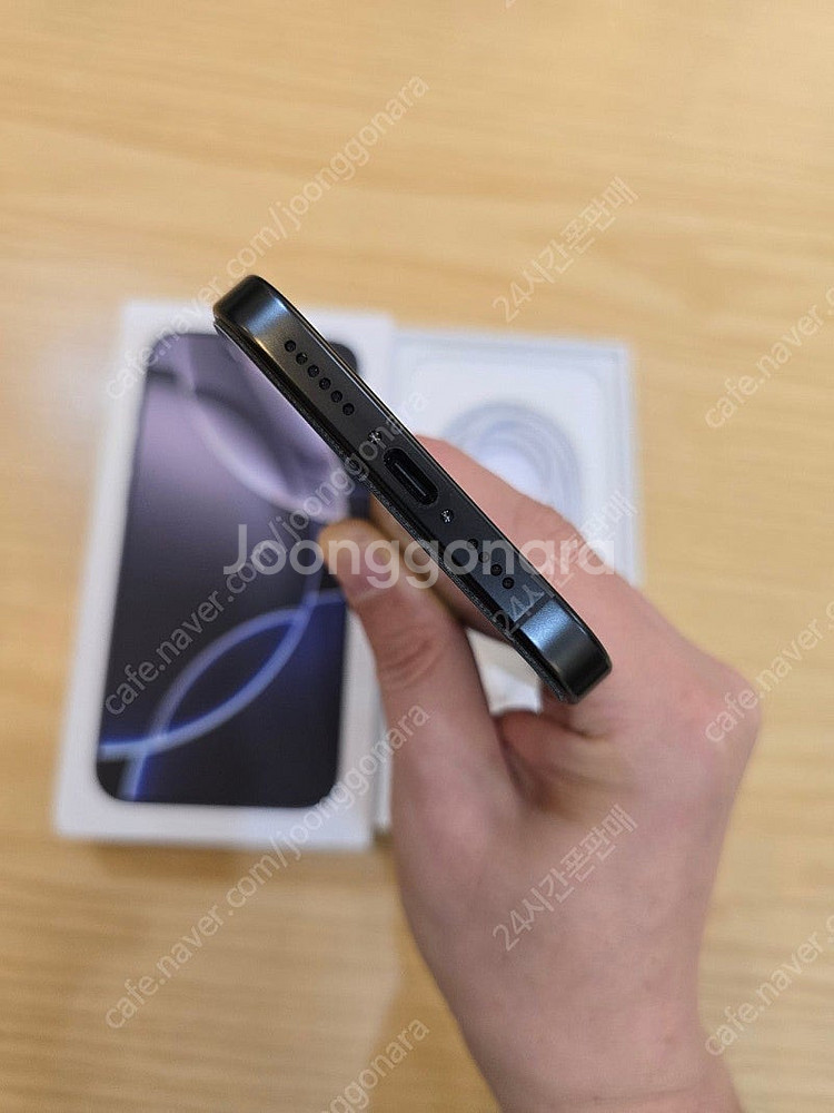 아이폰16프로맥스블랙티타늄256gb 자급제폰판매합니다--5