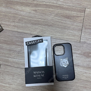 Casetify 케이스티파이 메종키츠네 콜라보 아이폰 14프로 맥세이프호환 (블랙)