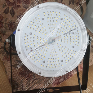 LED..투광...등기구........국산.....최고급모델.......방수재품.....200w