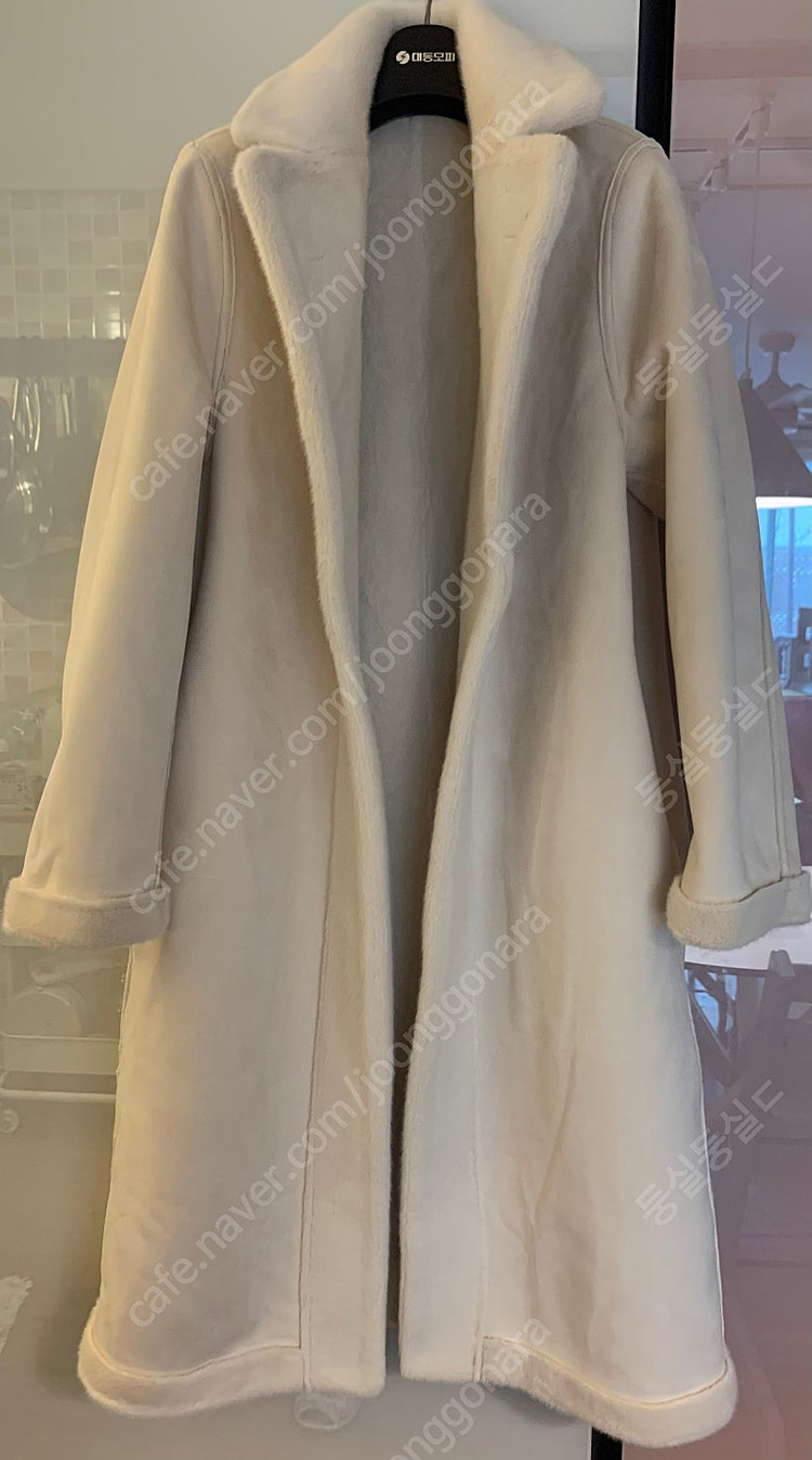 타하리 리버시블 무스탕 털코트--8