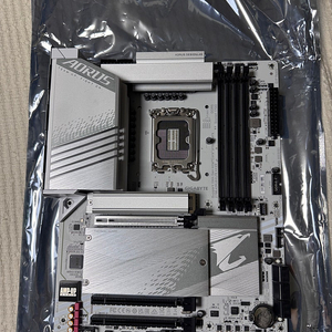 GIGABYTE Z790 AORUS ELITE AX ICE