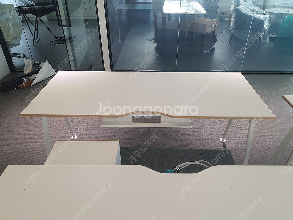 [신품급]사무실책상 심플즈 R2 1600책상 하부덕트 ...--2