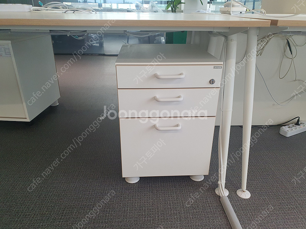 [신품급]사무실책상 심플즈 R2 1600책상 하부덕트 ...--3