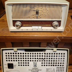 빈티지 GRUNDIG Type 87 소형 진공관 라디오 입니다.