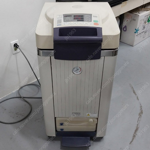 TOMY SX-700 HIGH-PRESSURE STEAM STERILIZER